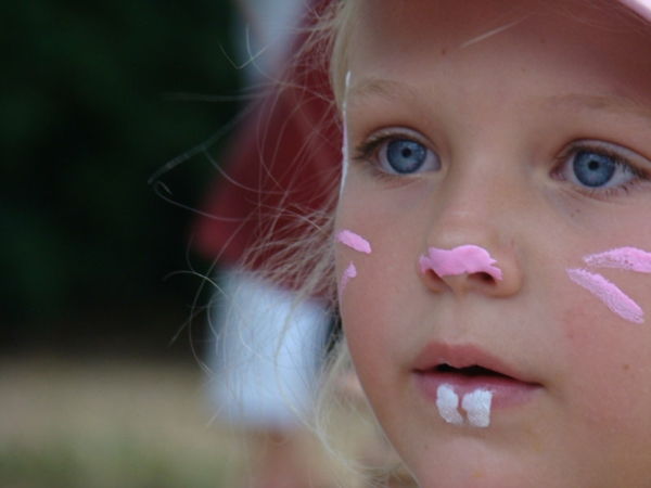 dievčatko-zajačik-tvár-scmink-veľmi ľahko-nádherné modré oči