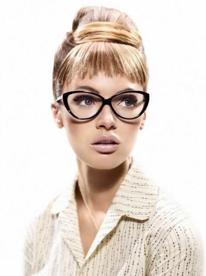 Kadınlar için cilveli modeli, retro gözlük