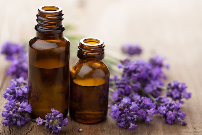 Cosmetica zonder gevaarlijke ingrediënten, etherische oliën, lavendelolie