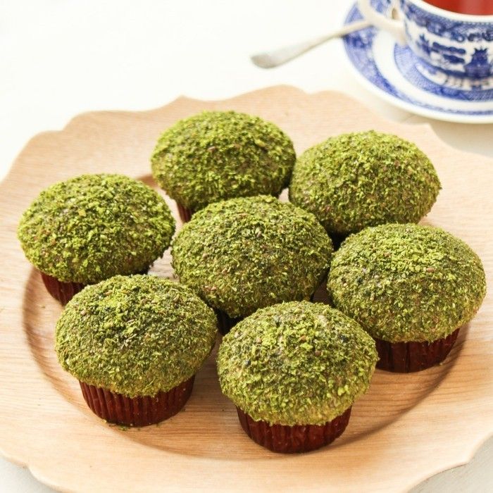 creative-kok-met-matcha bio-muffins-mini-desserts te genieten-gezonde-voeding-deco-kokosnoot