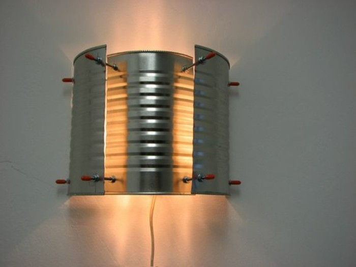 kreativa hantverk-idéer-vägglampa-från-konservendose-ljus-diy-belysning