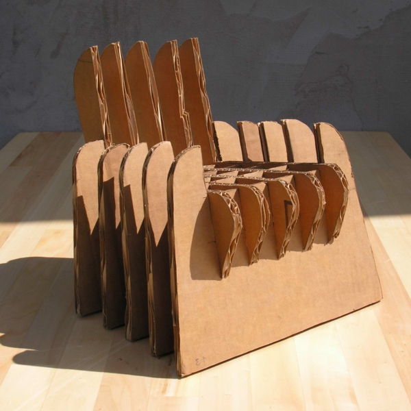 kreative-ideer-fra-papp-kartong-papp-møbler-sofa-fra-papp