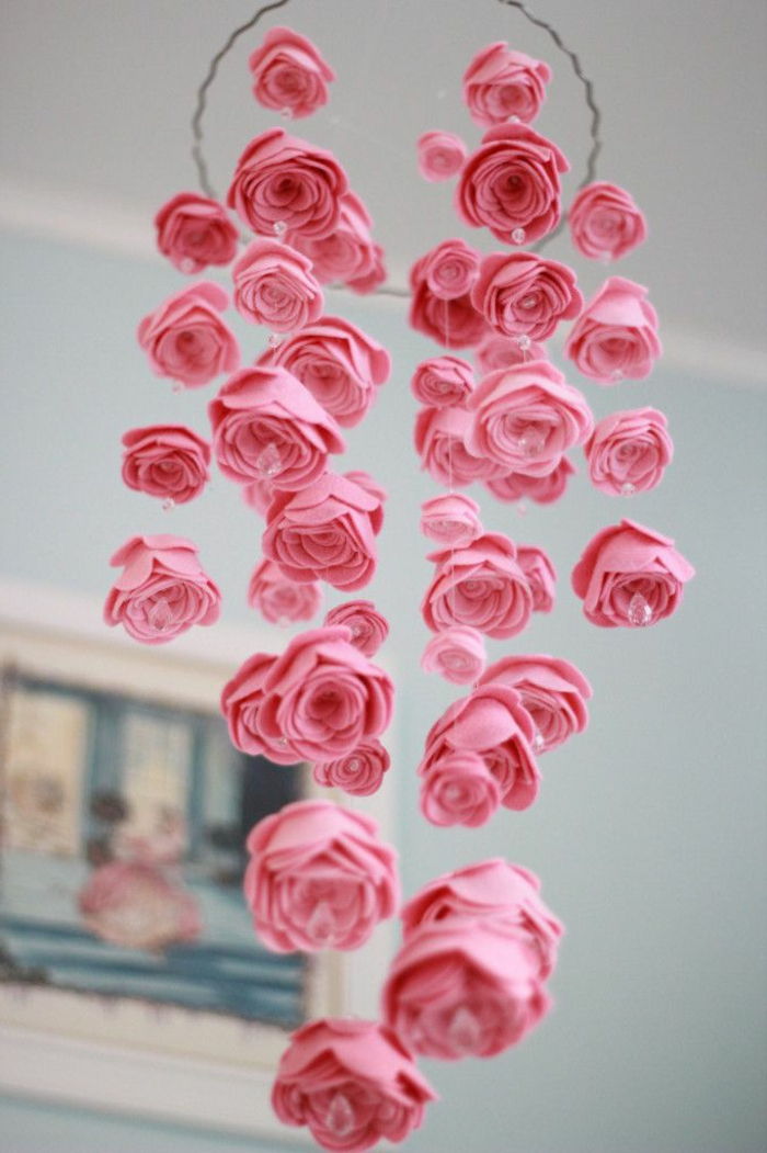 róże żyrandol-in-różowo-piękne-