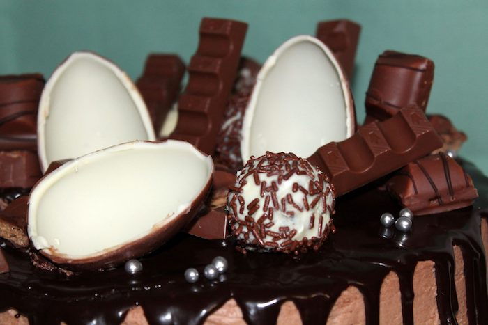 vaikų kiaušinių sudėtis, vaikų barai ir šokoladai - saldainių pyragas