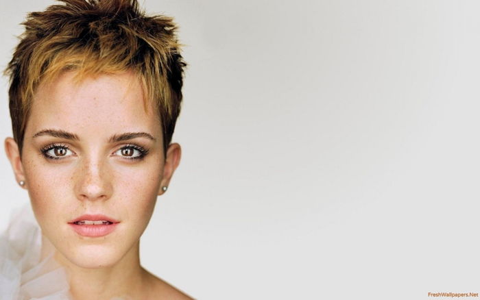 Emma Watson, ideeën voor modern kort haar, blonde lokken, kastanjebruin haar, praktische kapsel