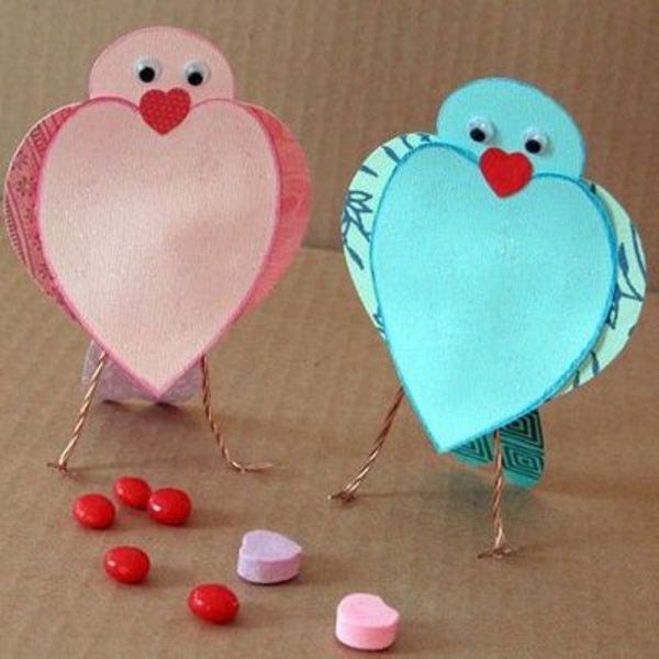 obrti ideje za vrtce - papirne ptice v modri in roza barvi