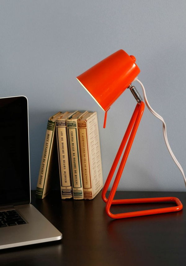 lempa-in-apelsinų-desk-idee