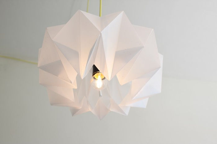 Tinker lampenkap gemaakt van wit papier, origami lamp, doe-het-zelf ideeën voor volwassenen
