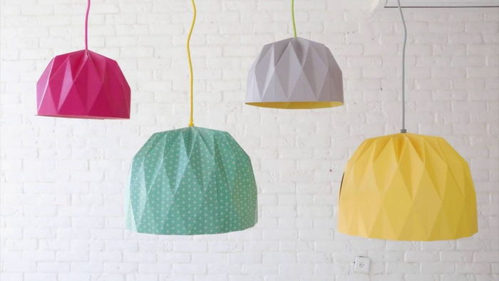 het maken van kleurrijke papieren lampenkappen, doe-het-zelfideeën en volwassen tutorials
