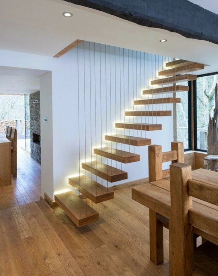 illuminazione-accogliente-casa-con-legno-scala scale portato