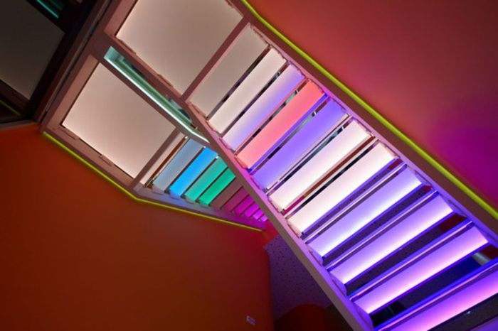guidati scale di illuminazione-arcobaleno-colori-interessante-look