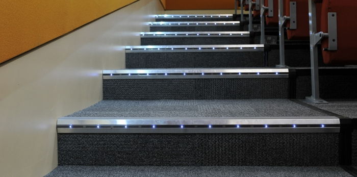 oświetlenie led schodów-shwarze-color