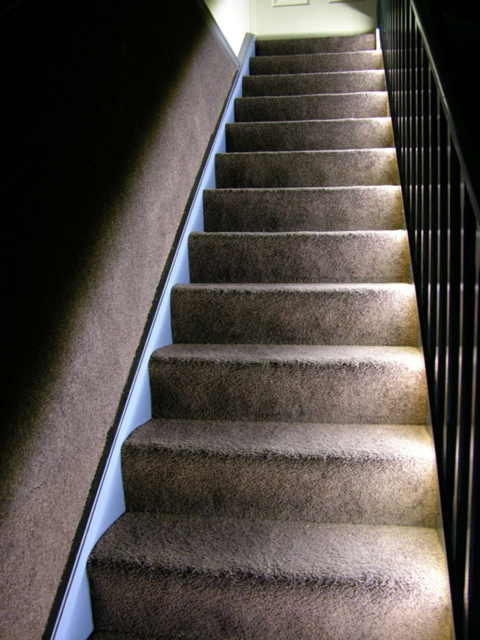 oświetlenie led schodów-super-ciekawe-design