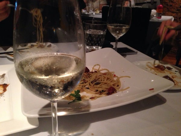 leonardo baltos vyno taurelės - valgyti - lengva valgyti