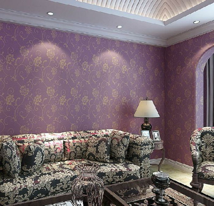purple-wallpaper-gezellige woonkamer