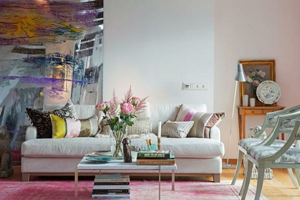 nordická móda v interiéri - super obývacia izba s veľkým obrazom na stene
