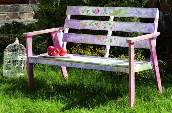funny-Gartendeko-zelf-make-bench-with-a-original-look