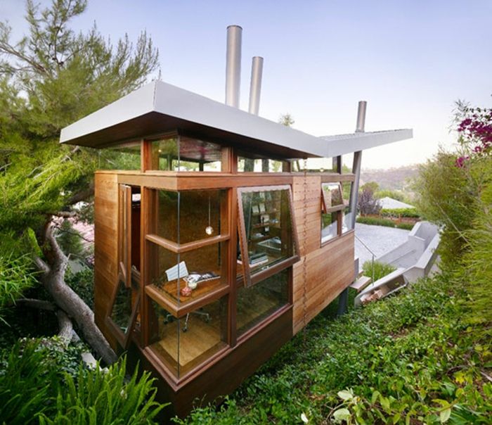luxusným treehouse-pra-Model-in-the-zelenej trávy