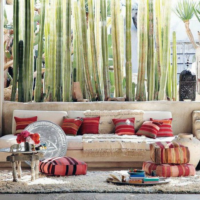Marokkanske lamper design ideer sofa med teppe mot det subtile møbler farge fargerike pute sete pute salongbord blomster