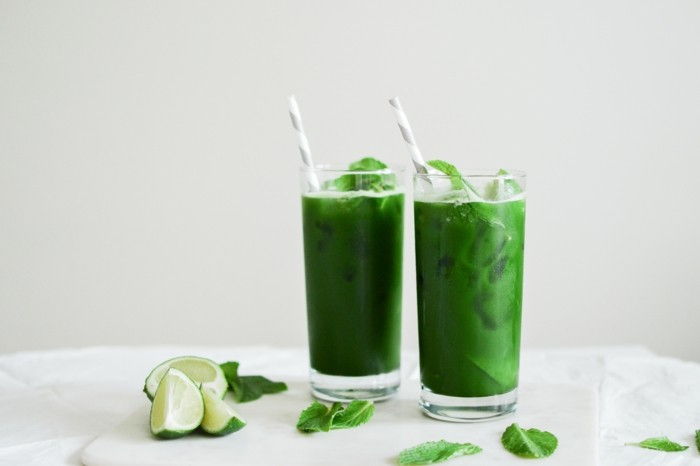matcha-gezond-eten-verfrissende-beve-for-the-zomer-groen-poeder-koude-tee-iced