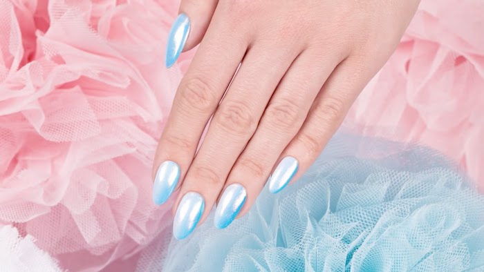 paznokcie błyszczące dla perfekcyjnego efektu niuansów syreny z niebieskich paznokci w kształcie migdałów pięknie kształtują