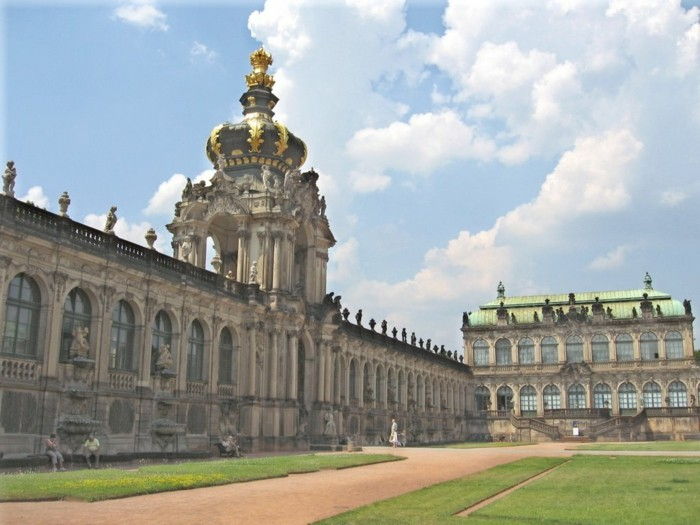 Caratteristiche-at-the-barocco epoch-architettura-Dresdner Zwinger-e-Kronentor-Dresda