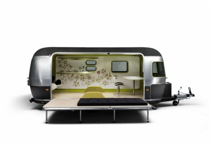 mini-caravan-moderne-design-og-hvit-bakgrunn