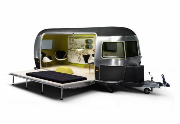 mini-caravan-ultra-moderne-modell-og-bakgrunn-i-hvitt