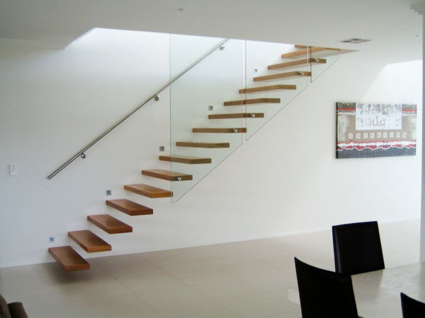 modern minimalistisk konsol-trappor-trä och glas