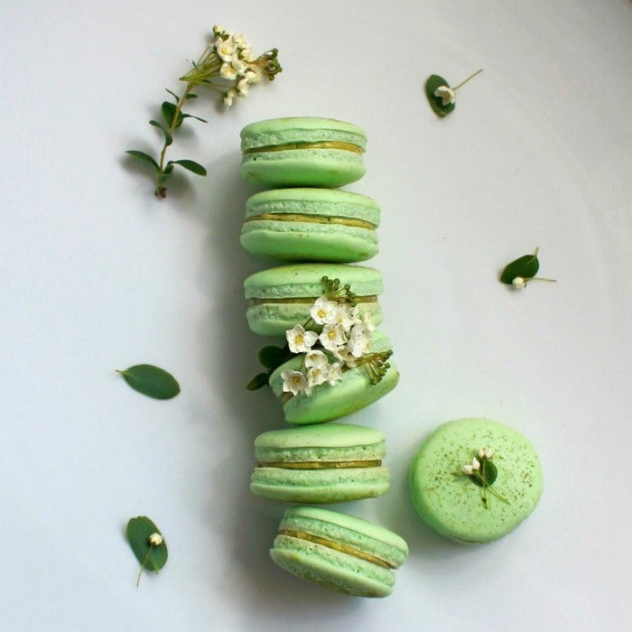 met-macha-cook-bitterkoekjes-in-green-color-with-matcha-and-jasmijn-grote-desserts