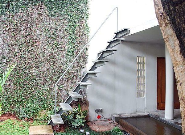 moderno in kul-tropski-home-design-v-Tangerang-Indonezija-zunanje stopnice-iz-onhomedesign-dot-com