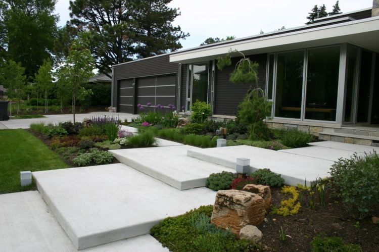 hage-området-med-enkle-hvitt-betonbloks enn trappe-ren-noble - særlig moderne behersket-unike-Faszination