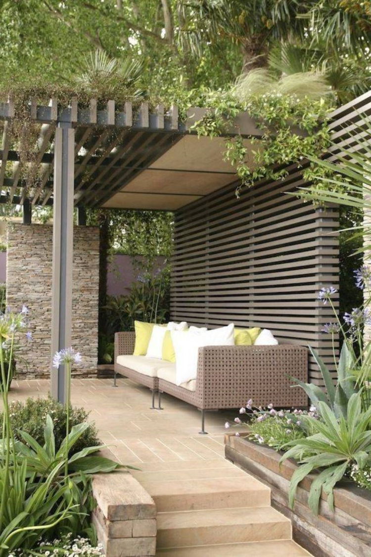 dizaineris pergole-Chic-kilnus-modernus-naujos medžio ir plokšti-elementai-su-rotango sofa