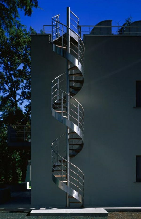 Sodobna arhitektura ekstravagantna, spiralno stopnišče