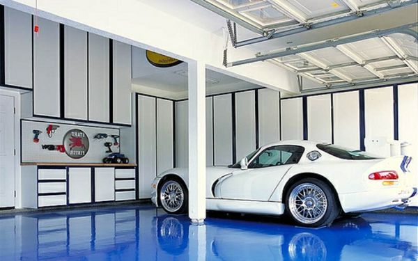 moderné garáže-bielo-auto