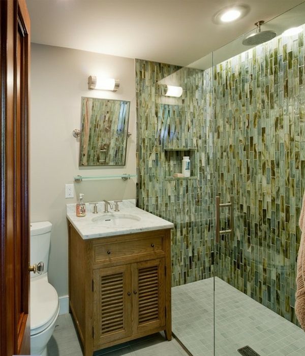 moderná kachľová sprcha v kúpeľni - drevená skrinka