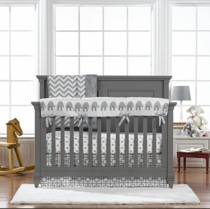 Moderné-and-štýlové pôsobiaceho-postieľky-šedý model-in-babyroom