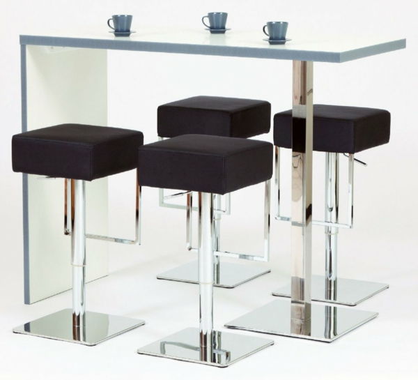 Moderný barový stolík s prácou stolice Myšlienky
