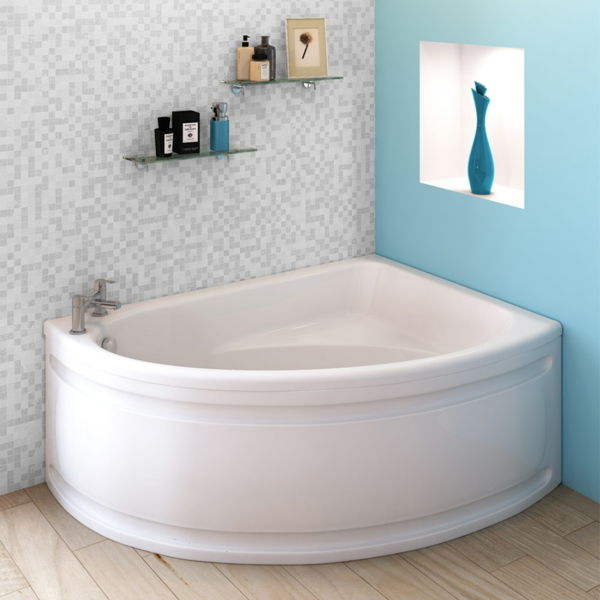 Beyaz ve mavi duvarlı banyoda modern görünümlü beyaz-köşe banyo