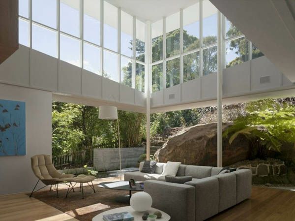 Modern rock bahçe cam duvarlar