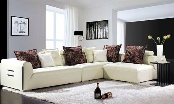 moderni echo-sofa-in-white-color-daugelis mesti pagalvės