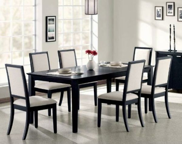 moderná jedálenská zaujímavé biele stoličky