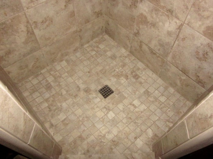 mozaika dlaždice-sprcha-in-béžovej farby
