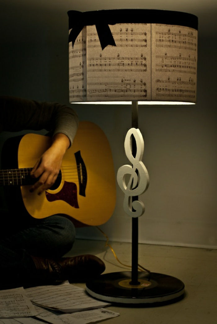 musikalisk sänglampa-original design gitarrspelande man