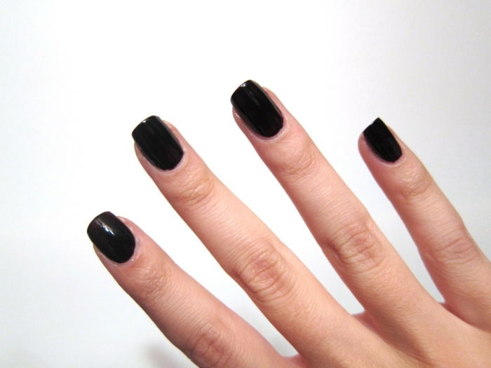 Nail Design-in-black-super-pra-design
