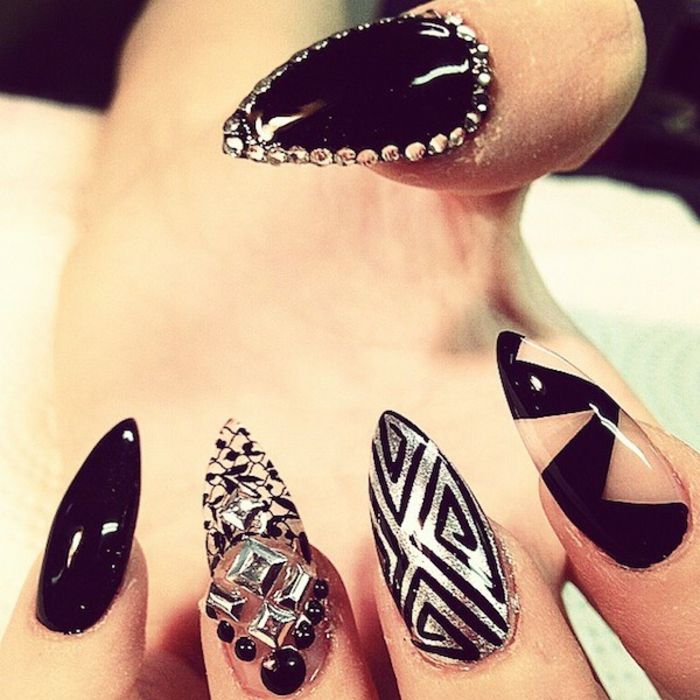 Nail Design-in-čierno-krásne-look-veľmi atraktívne
