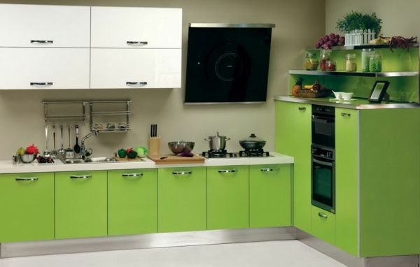 bucătărie nouă-idei-alb-si-verde-dulapuri
