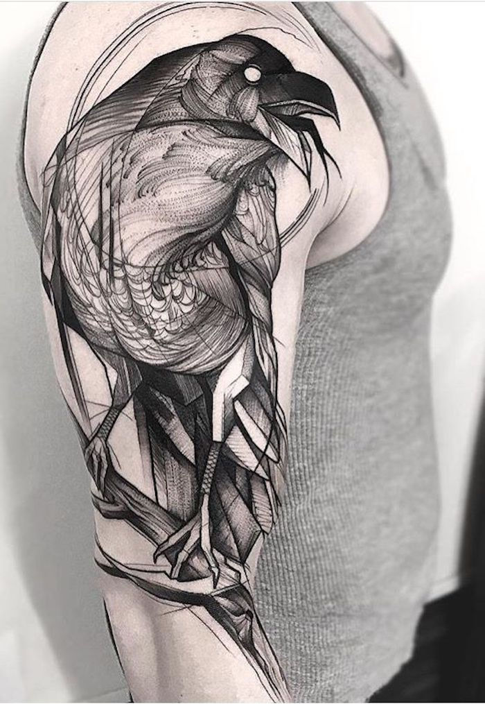 tatuaggio nordico, uccello in nero e grigio, tatuaggio del braccio superiore