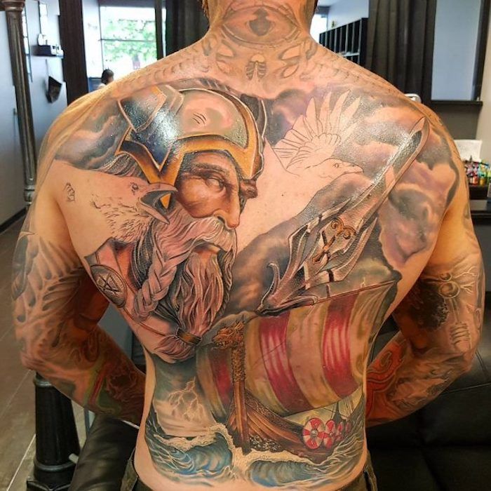 tatuaggio nordico, tatuaggio schiena, tatuaggi colorati, nave