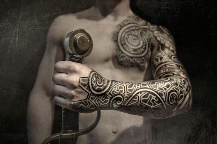 tatuaggio vichingo, petto, tatuaggio del braccio, manica del tatuaggio, spada